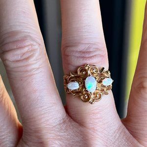 Pretty 14kt gold 3 opal ring, size 5.75